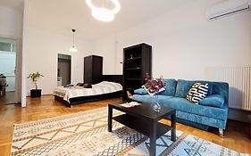 Hero'S Square Apartment